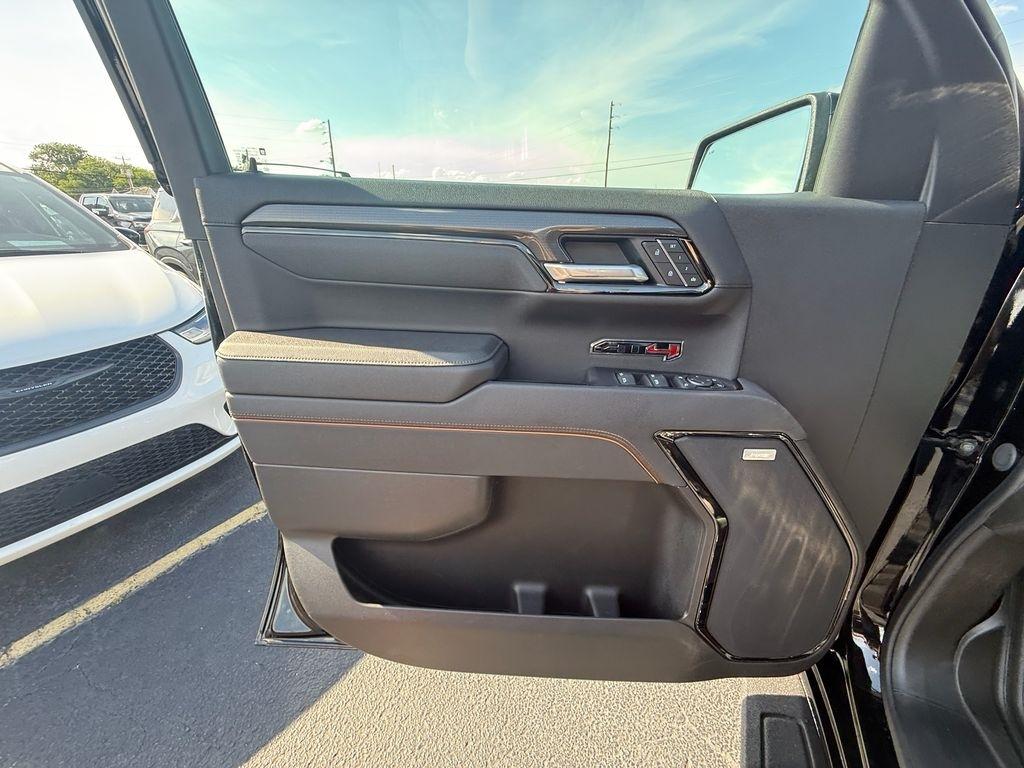 GMC Sierra 1500 AT4 Crew Cab 4WD 2025