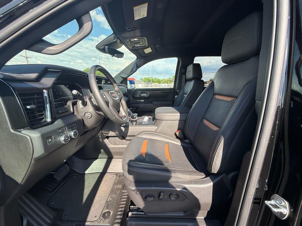 GMC Sierra 1500 AT4 Crew Cab 4WD 2025