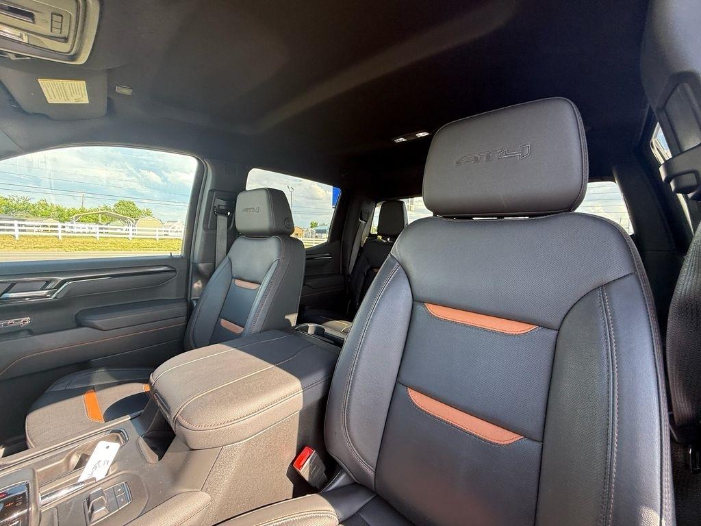 GMC Sierra 1500 AT4 Crew Cab 4WD 2025