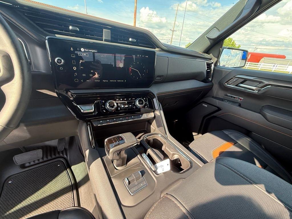 GMC Sierra 1500 AT4 Crew Cab 4WD 2025