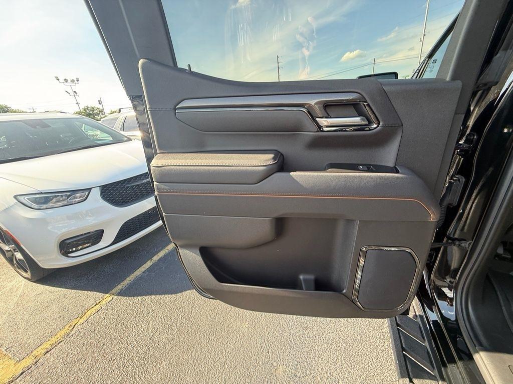 GMC Sierra 1500 AT4 Crew Cab 4WD 2025