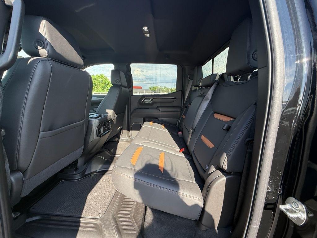 GMC Sierra 1500 AT4 Crew Cab 4WD 2025