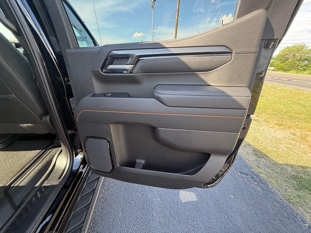 GMC Sierra 1500 AT4 Crew Cab 4WD 2025