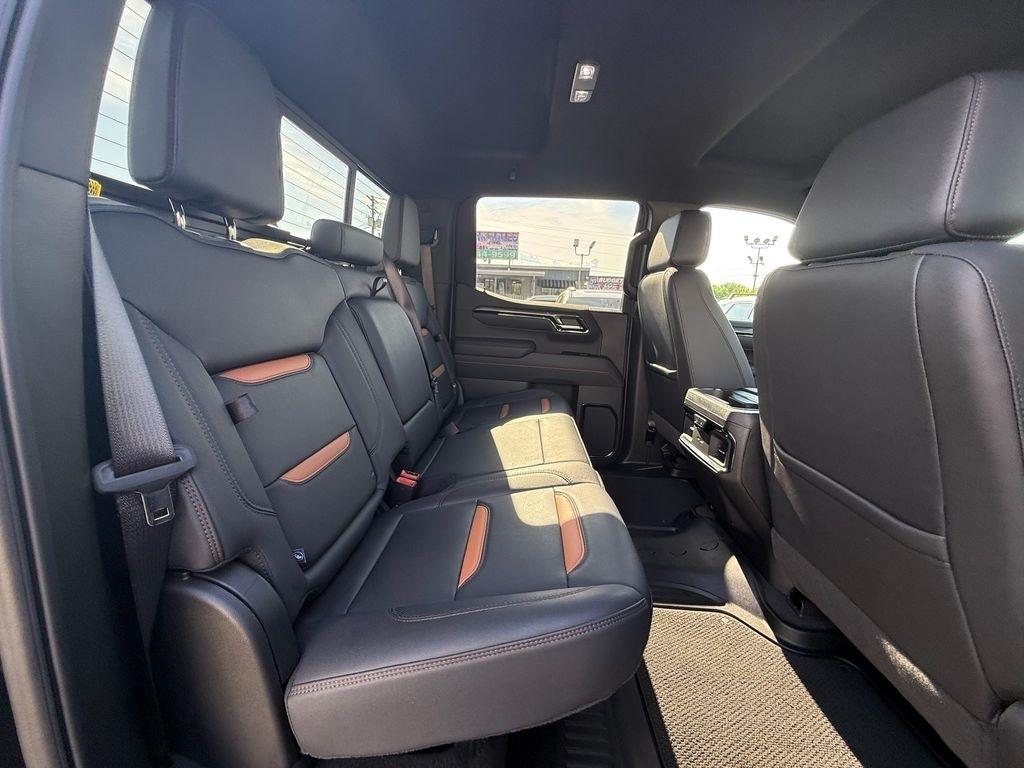 GMC Sierra 1500 AT4 Crew Cab 4WD 2025
