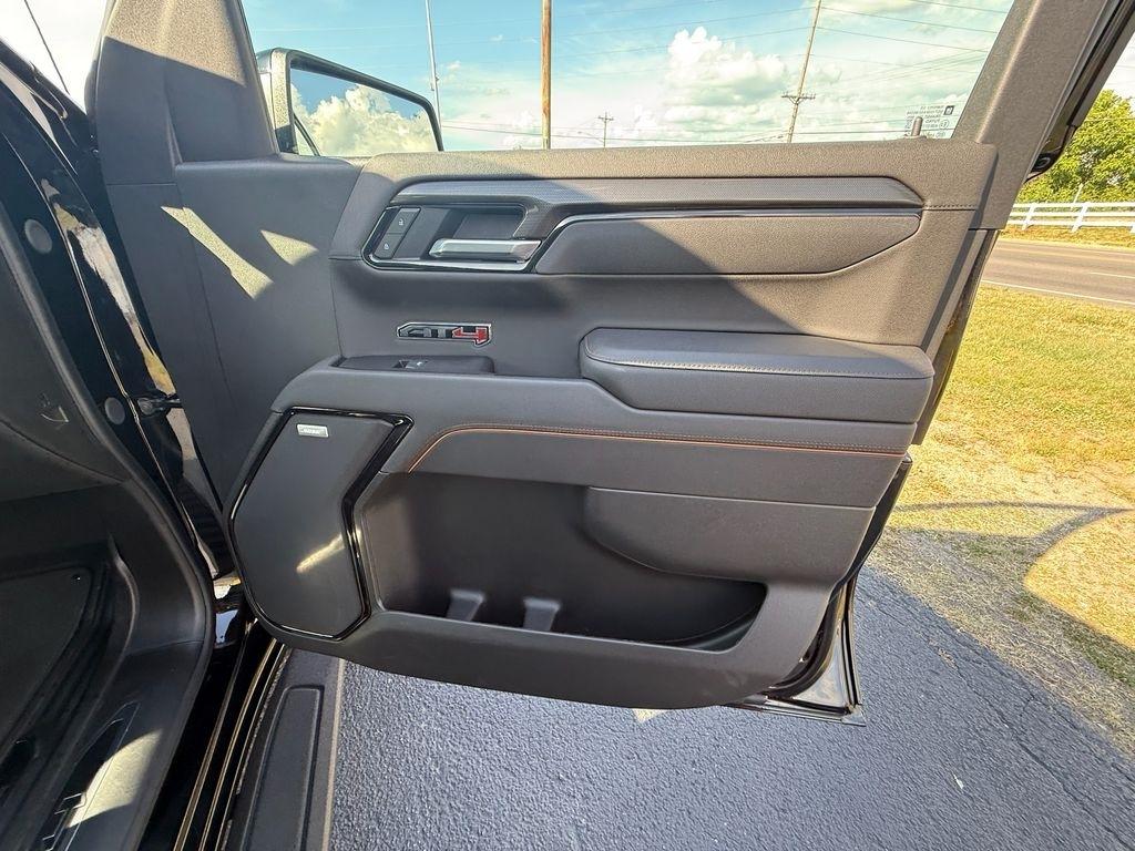 GMC Sierra 1500 AT4 Crew Cab 4WD 2025