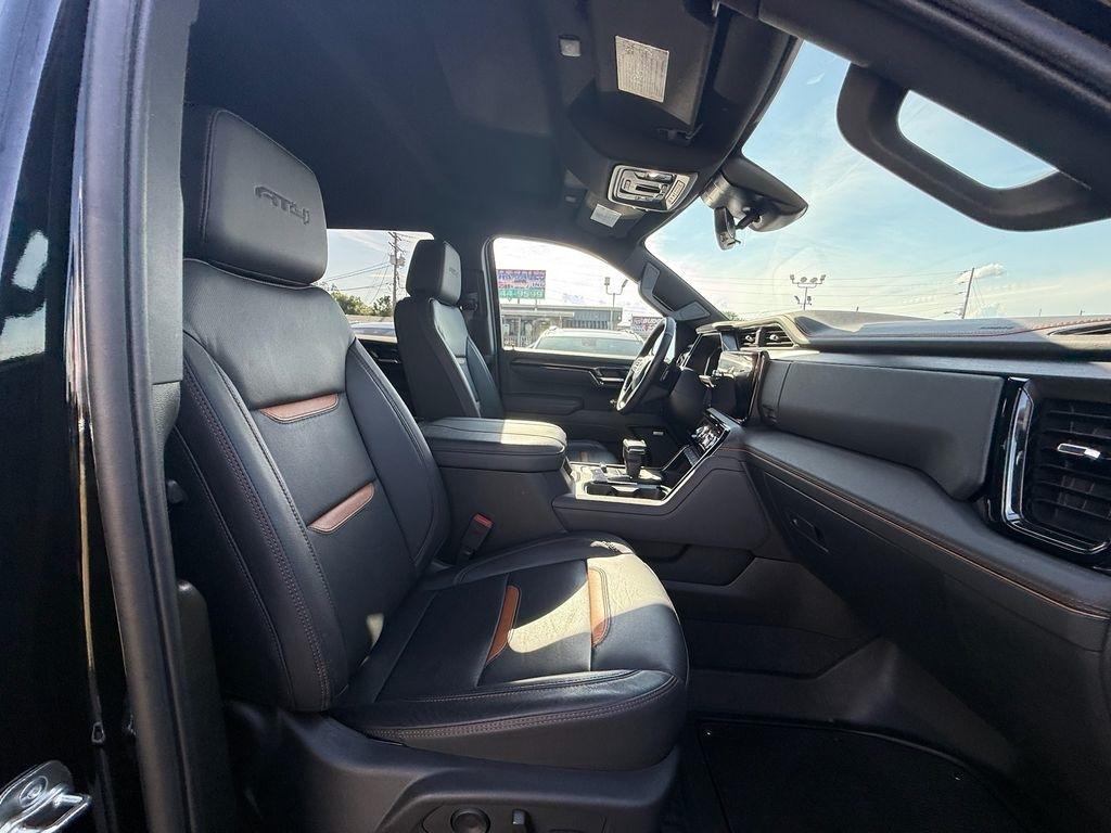 GMC Sierra 1500 AT4 Crew Cab 4WD 2025