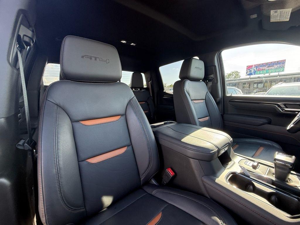 GMC Sierra 1500 AT4 Crew Cab 4WD 2025