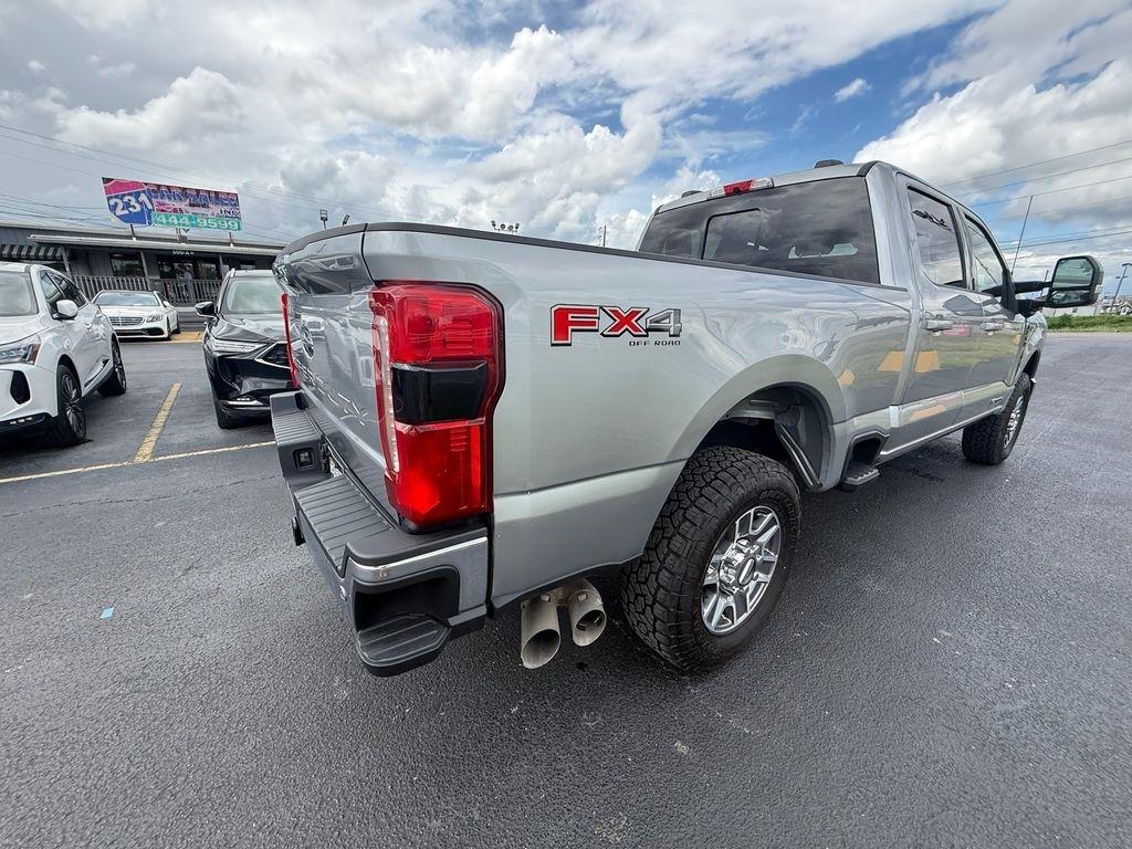 Ford F-250 SD Lariat Crew Cab 4WD 2023