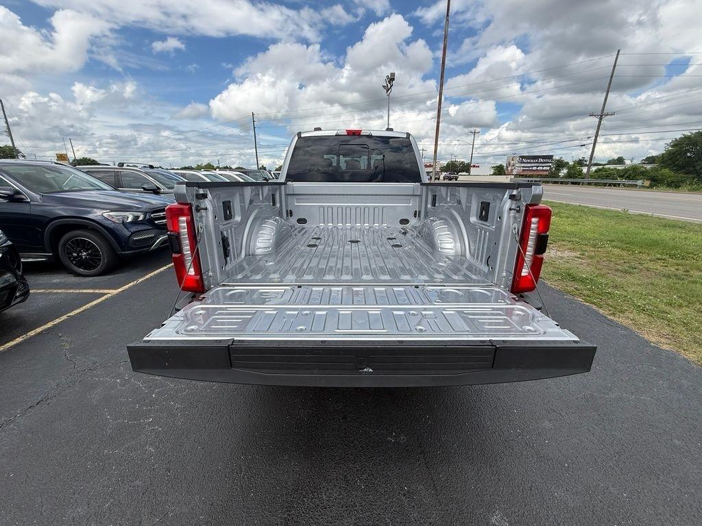 Ford F-250 SD Lariat Crew Cab 4WD 2023