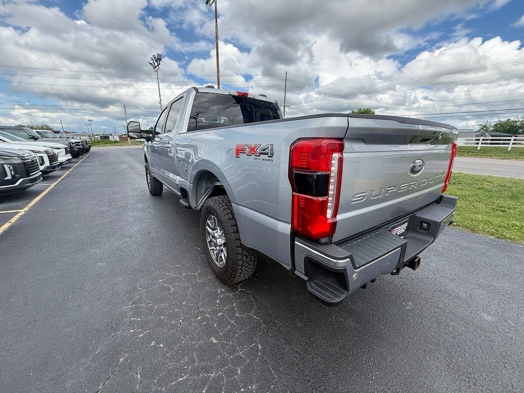 Ford F-250 SD Lariat Crew Cab 4WD 2023
