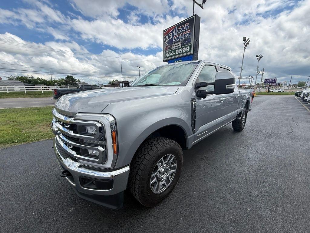 Ford F-250 SD Lariat Crew Cab 4WD 2023