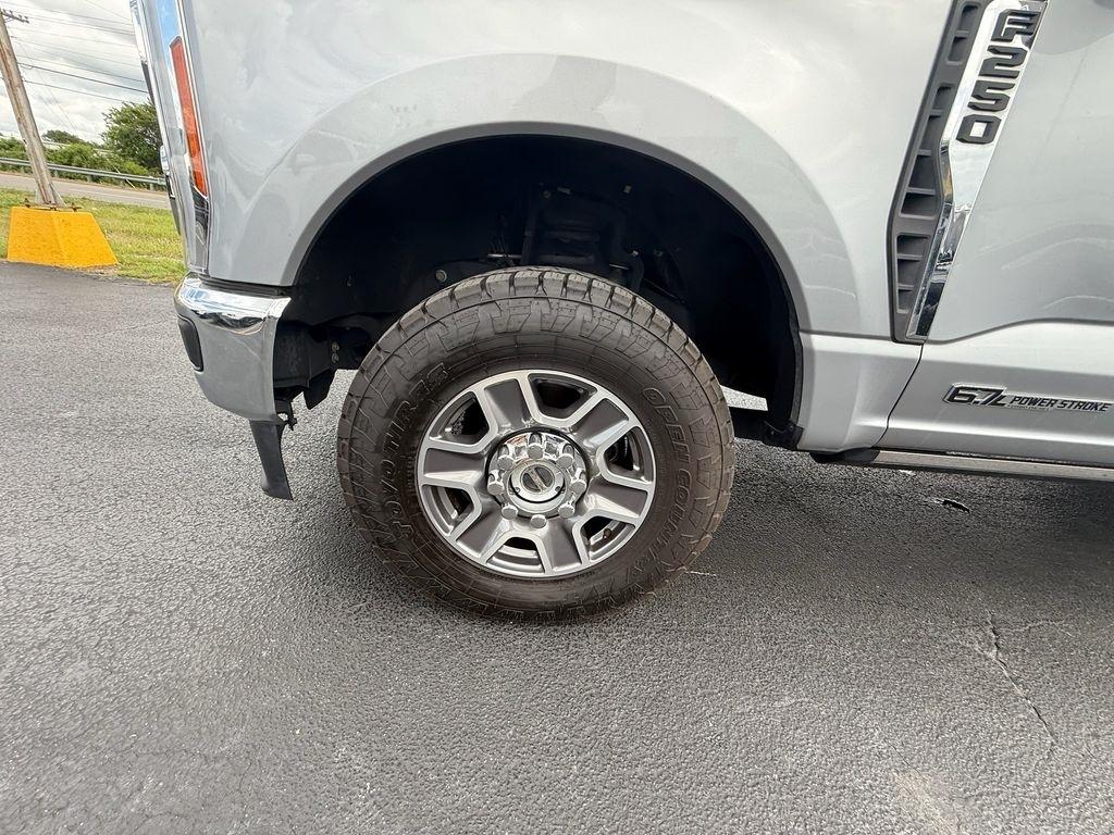 Ford F-250 SD Lariat Crew Cab 4WD 2023