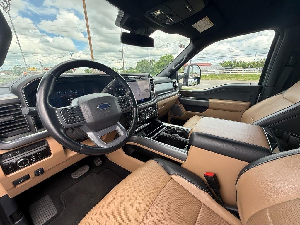 Ford F-250 SD Lariat Crew Cab 4WD 2023