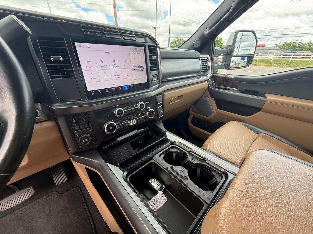 Ford F-250 SD Lariat Crew Cab 4WD 2023