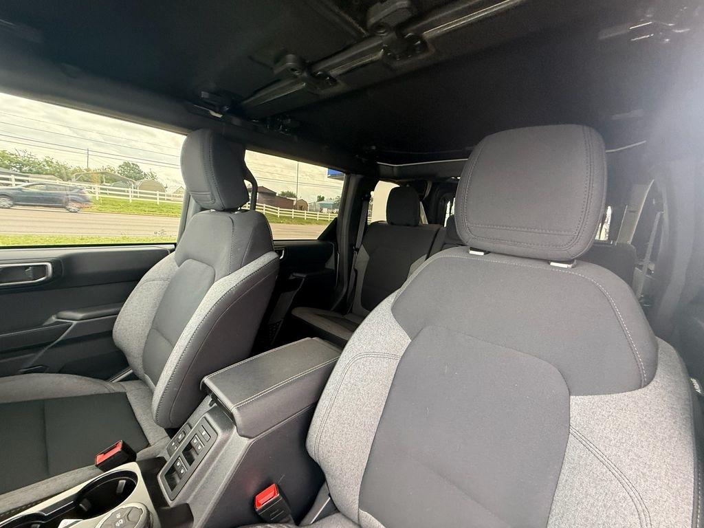 Ford Bronco Base 4-Door 2025
