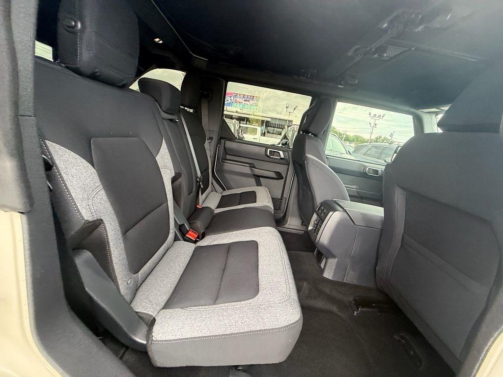 Ford Bronco Base 4-Door 2025