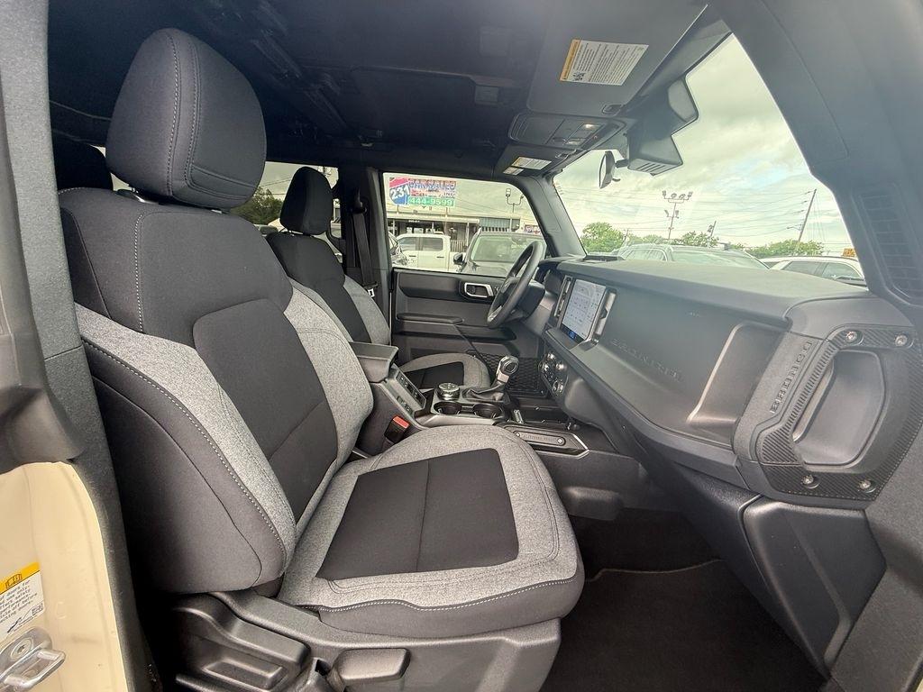 Ford Bronco Base 4-Door 2025