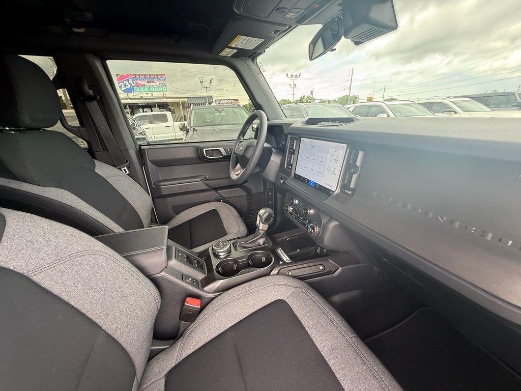 Ford Bronco Base 4-Door 2025
