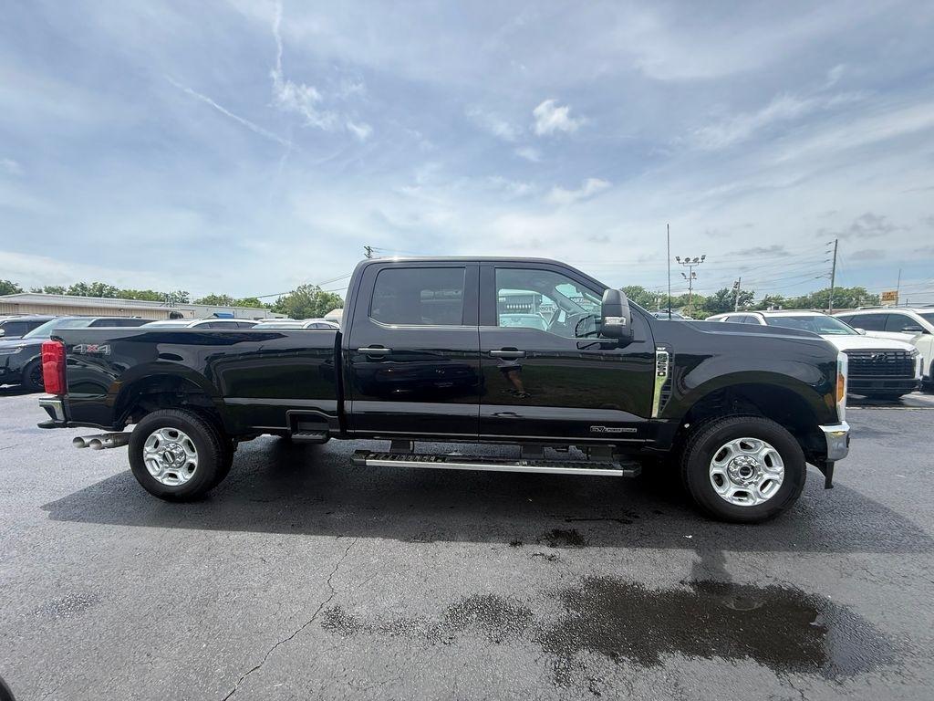 Ford F-250 SD XLT Crew Cab 4WD 2025
