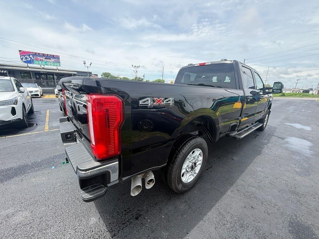 Ford F-250 SD XLT Crew Cab 4WD 2025