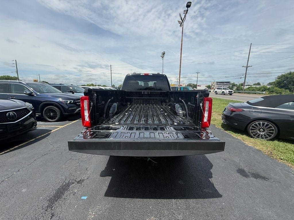 Ford F-250 SD XLT Crew Cab 4WD 2025