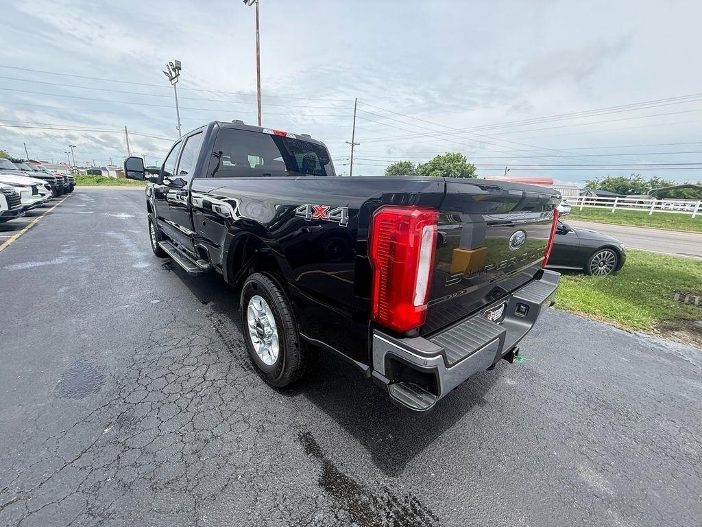 Ford F-250 SD XLT Crew Cab 4WD 2025