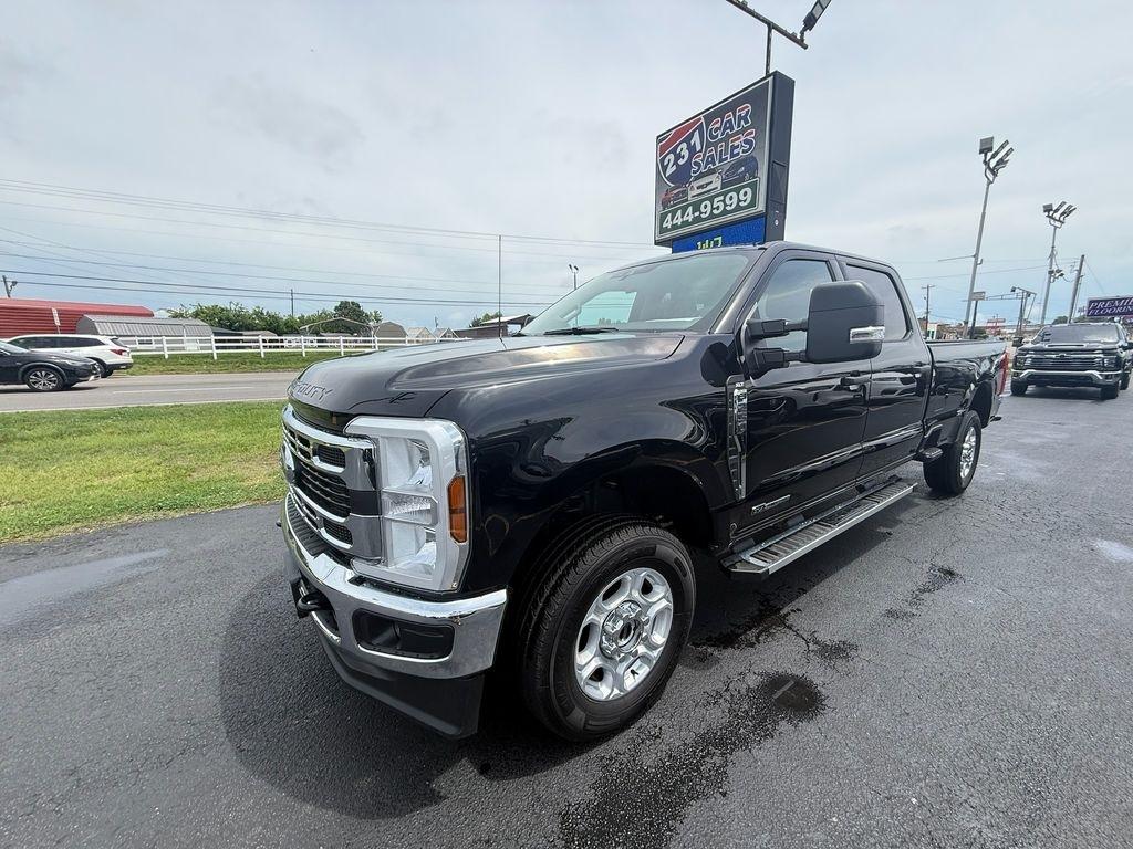 Ford F-250 SD XLT Crew Cab 4WD 2025