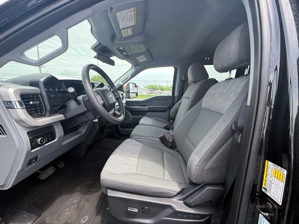 Ford F-250 SD XLT Crew Cab 4WD 2025