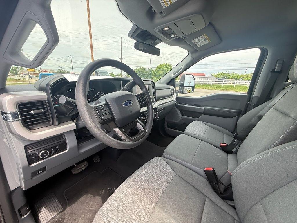 Ford F-250 SD XLT Crew Cab 4WD 2025