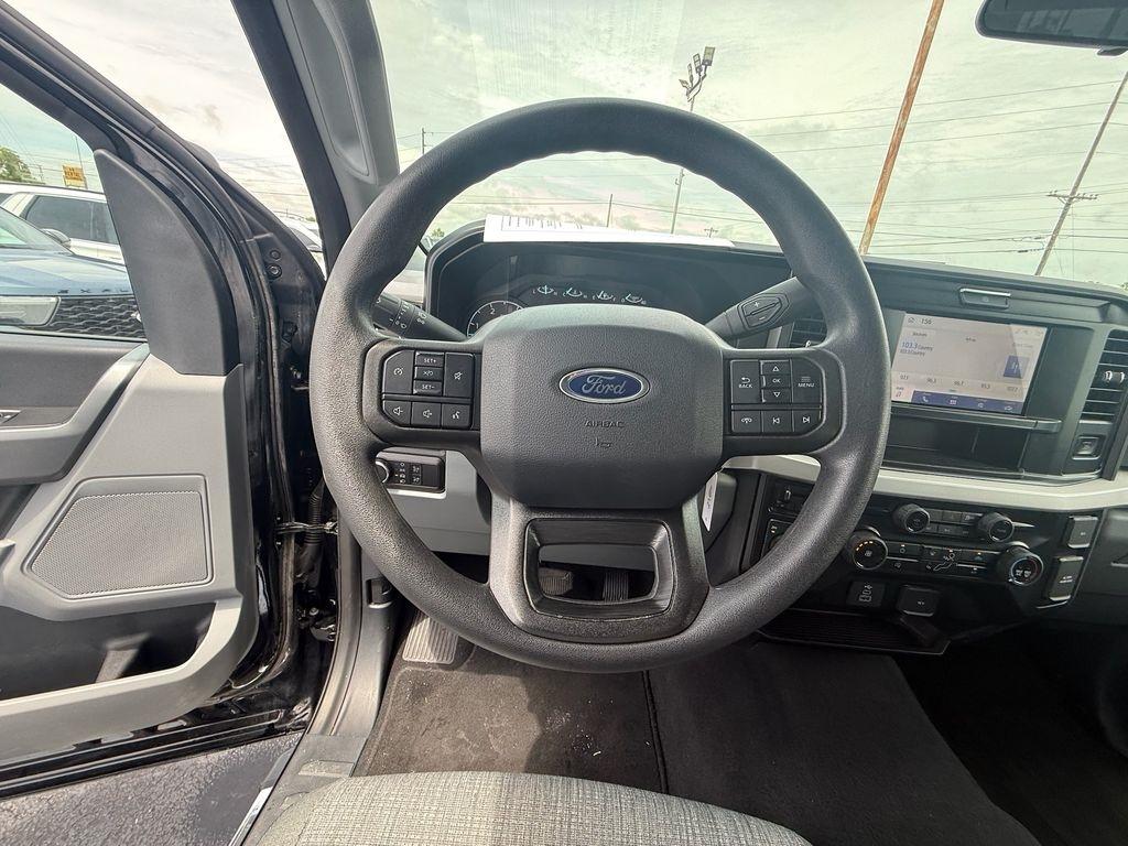 Ford F-250 SD XLT Crew Cab 4WD 2025