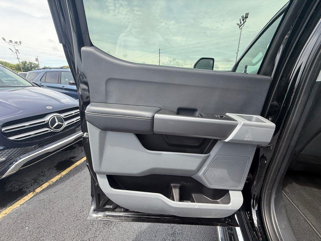 Ford F-250 SD XLT Crew Cab 4WD 2025