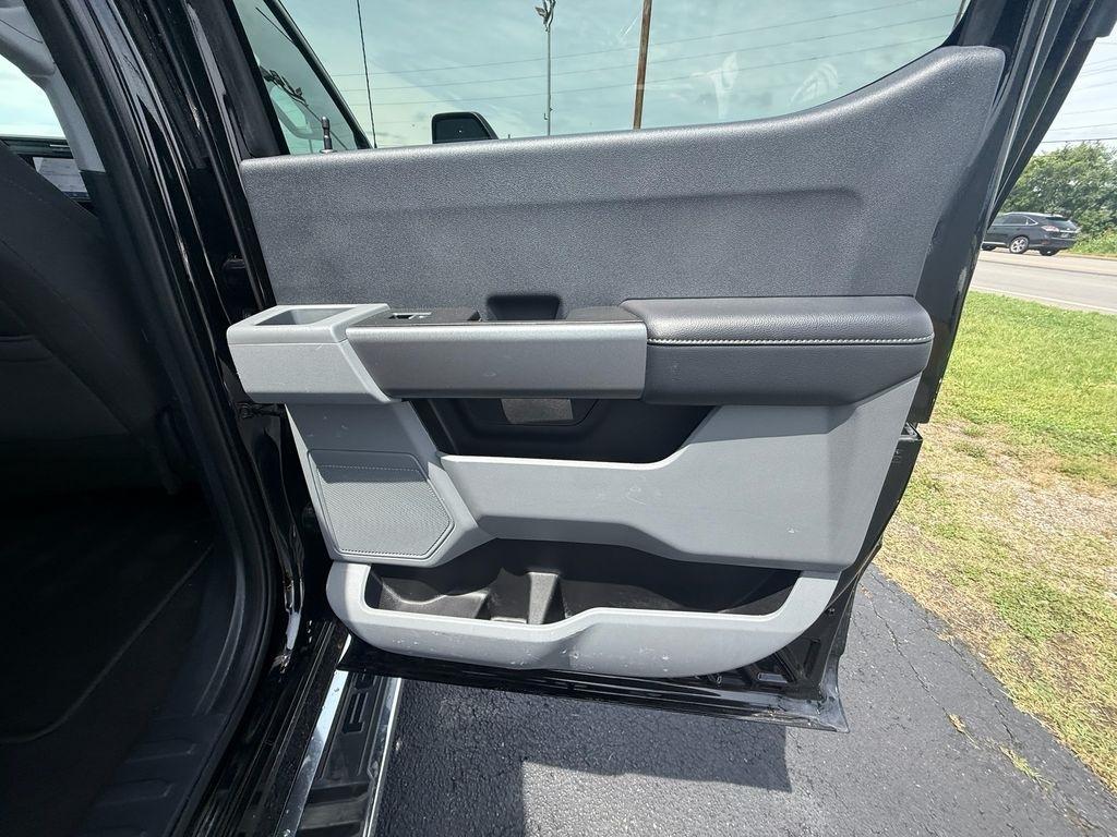 Ford F-250 SD XLT Crew Cab 4WD 2025