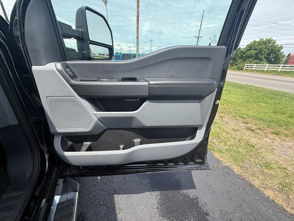 Ford F-250 SD XLT Crew Cab 4WD 2025