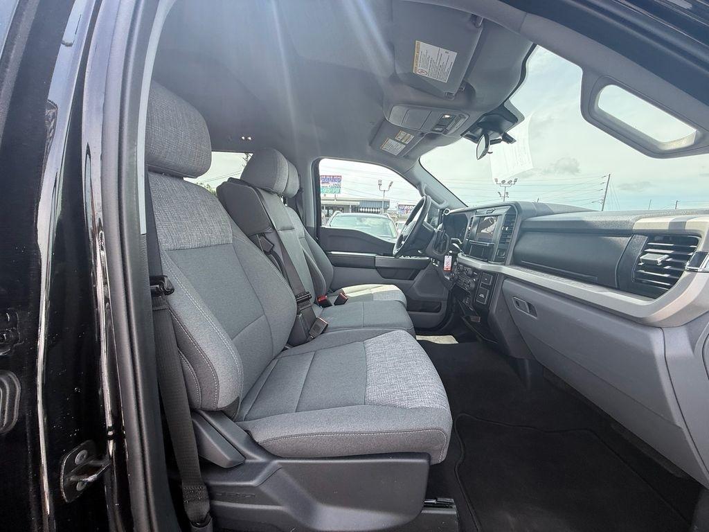 Ford F-250 SD XLT Crew Cab 4WD 2025