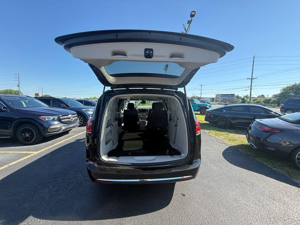 Chrysler Pacifica Touring L 2023