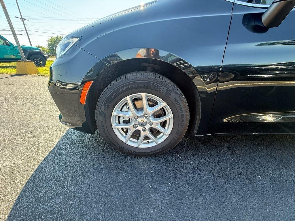 Chrysler Pacifica Touring L 2023