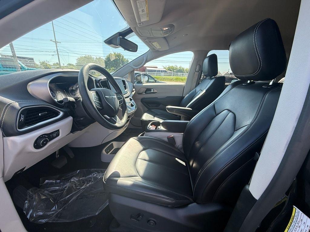Chrysler Pacifica Touring L 2023