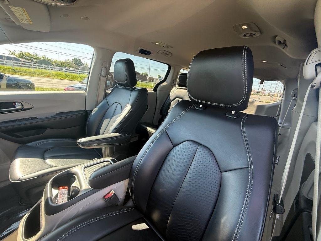 Chrysler Pacifica Touring L 2023