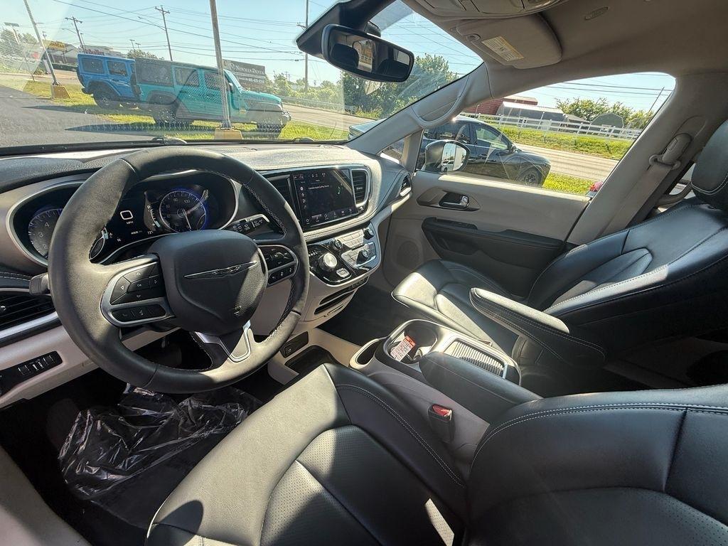 Chrysler Pacifica Touring L 2023