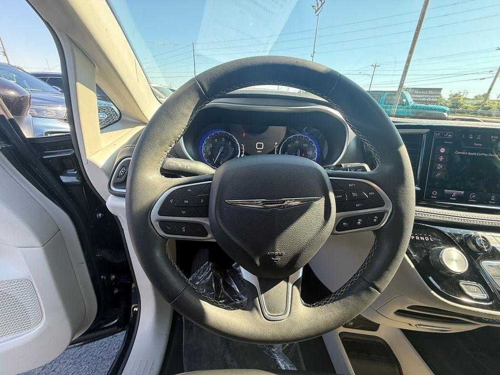 Chrysler Pacifica Touring L 2023