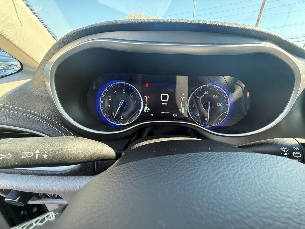 Chrysler Pacifica Touring L 2023