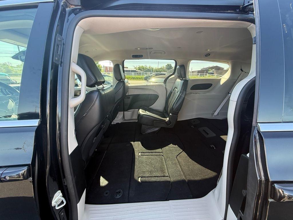 Chrysler Pacifica Touring L 2023