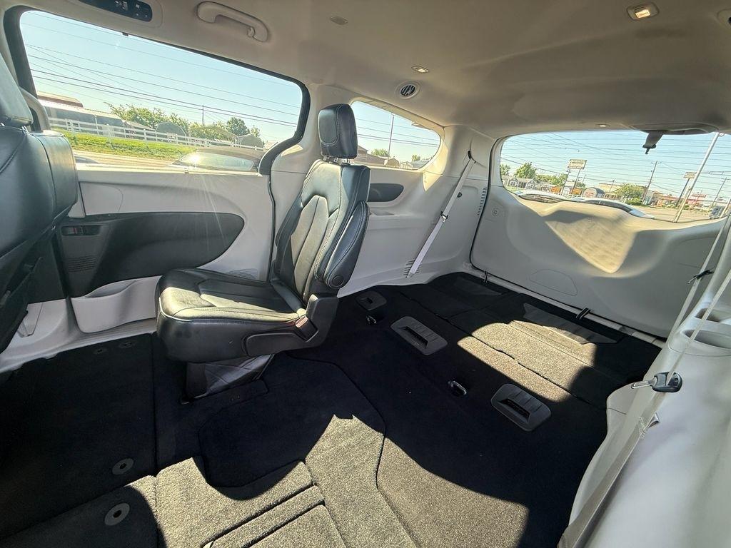 Chrysler Pacifica Touring L 2023