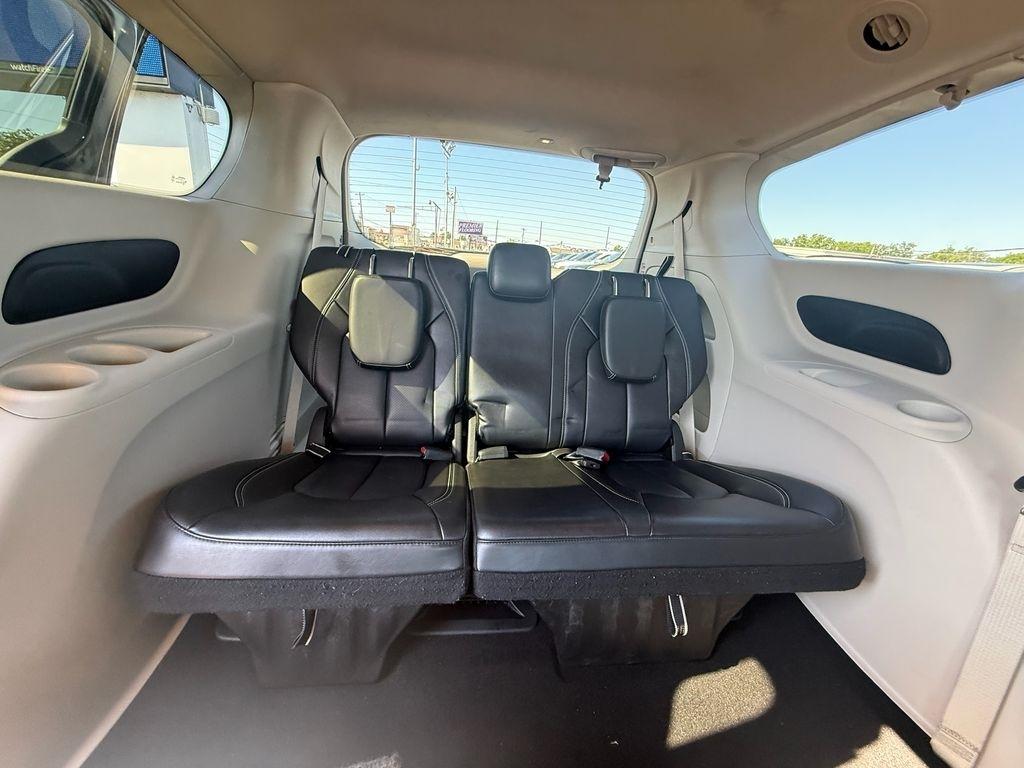 Chrysler Pacifica Touring L 2023