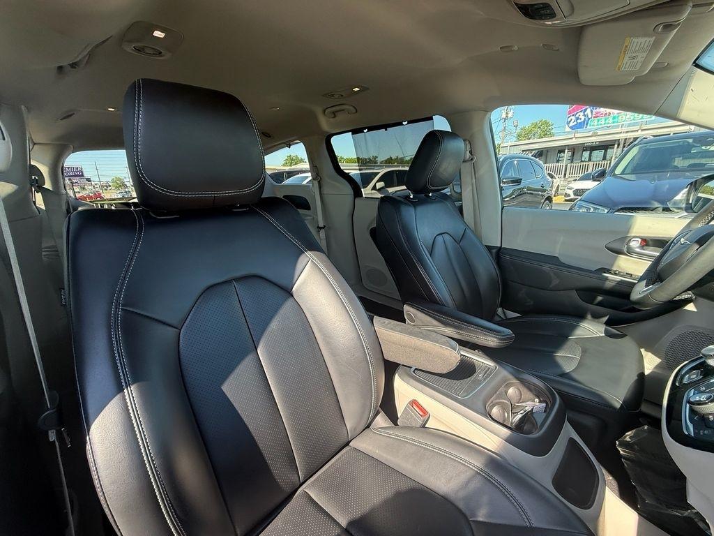 Chrysler Pacifica Touring L 2023