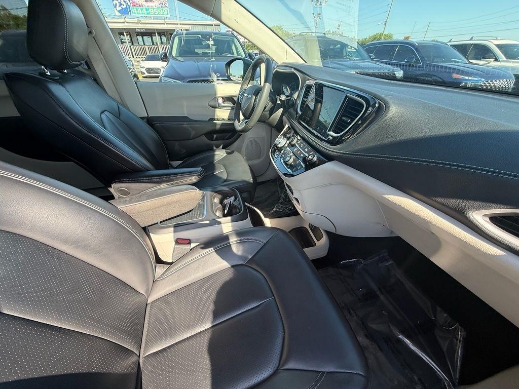 Chrysler Pacifica Touring L 2023