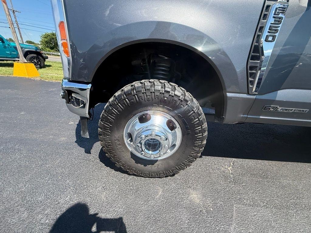Ford F-350 SD XL Crew Cab DRW 4WD 2023