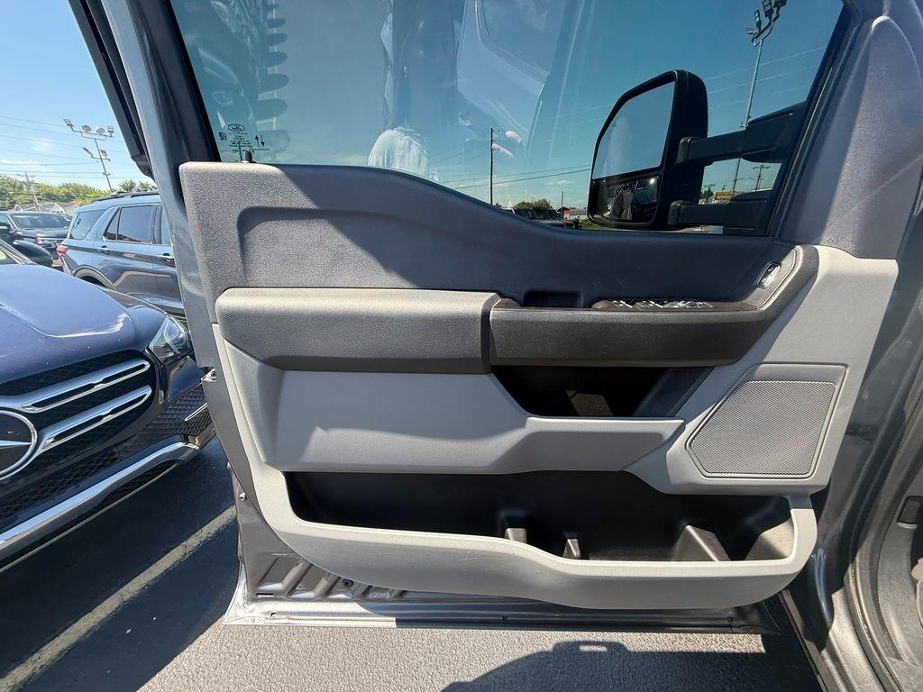 Ford F-350 SD XL Crew Cab DRW 4WD 2023