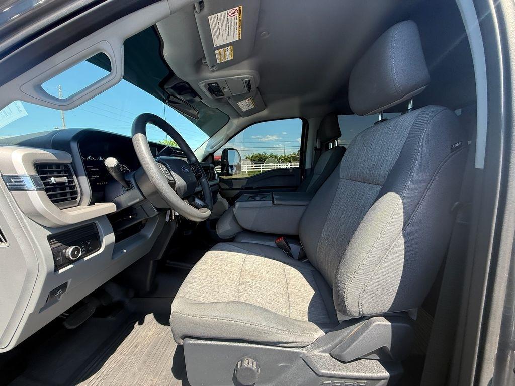 Ford F-350 SD XL Crew Cab DRW 4WD 2023