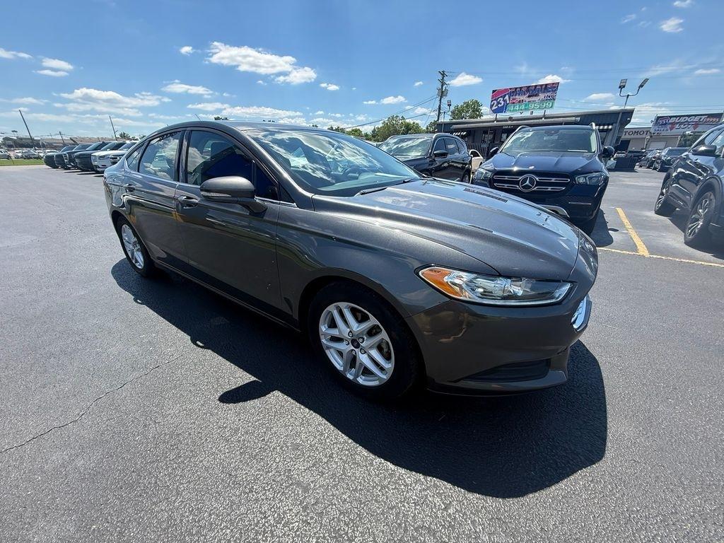 2016 Ford Fusion SE FWD's photo